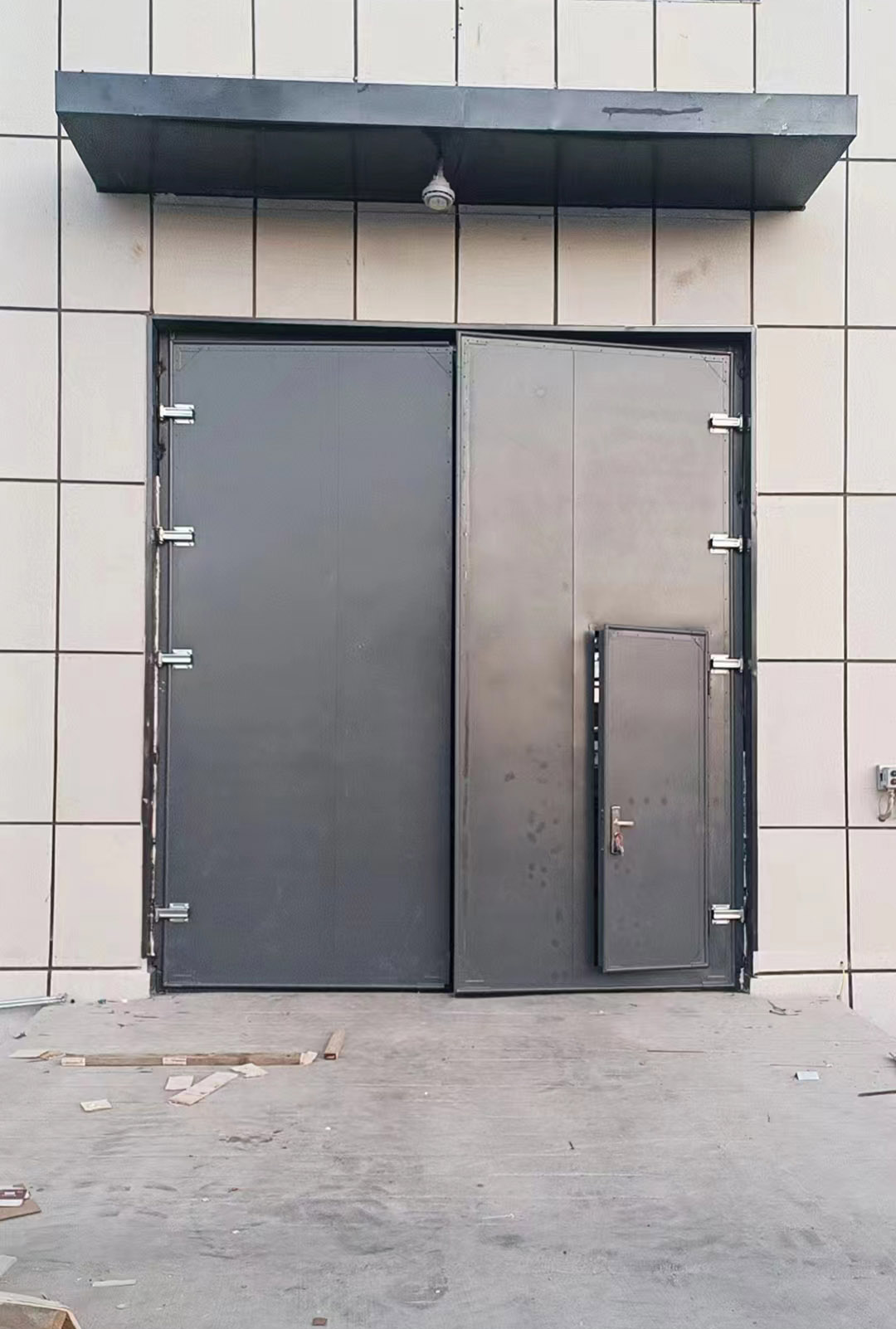 ��������T